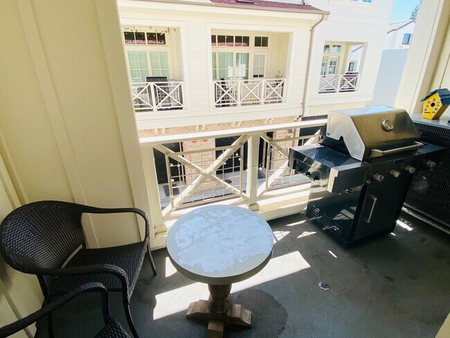 Building Photo - Modern 3 Bed 3 Bath Townhouse Near Downtown Campbell