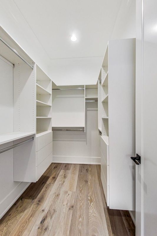 Building Photo - 4920 N Lincoln Ave