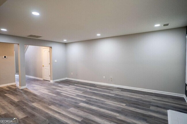 Building Photo - 3243 Newtons Crest Cir