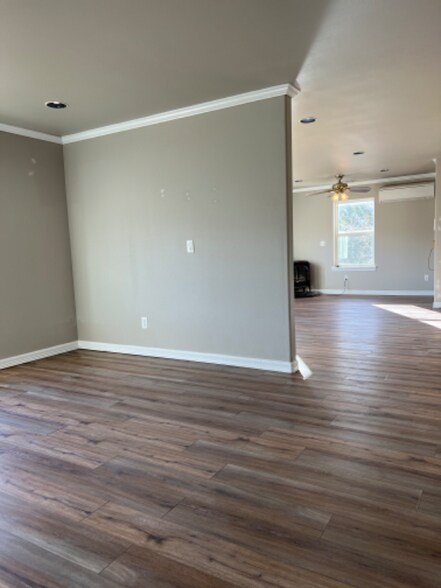 Building Photo - 12 Lake Louise Dr SW