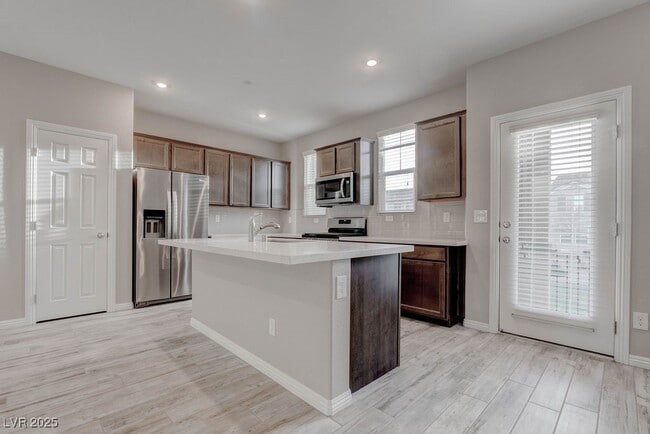 Building Photo - 483 Ylang Pl