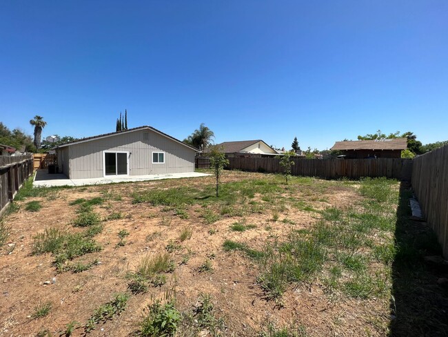 Primary Photo - 3 bedroom and 2 bathroom home! AVAILABLE J...