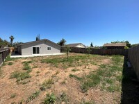 Building Photo - 3 bedroom and 2 bathroom home! AVAILABLE J...