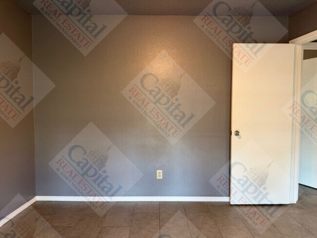 Building Photo - 804 Ranchoak Dr