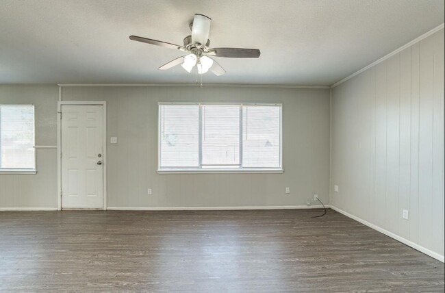 Building Photo - Move in special 2nd months rent $350 off