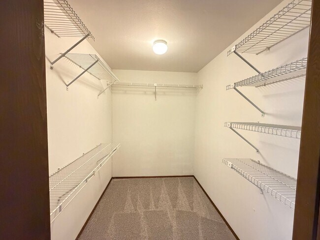 Building Photo - Saratoga Reach Beauty: Updated 4BR Home with Deck, Fireplace & Prime Mukilteo Location