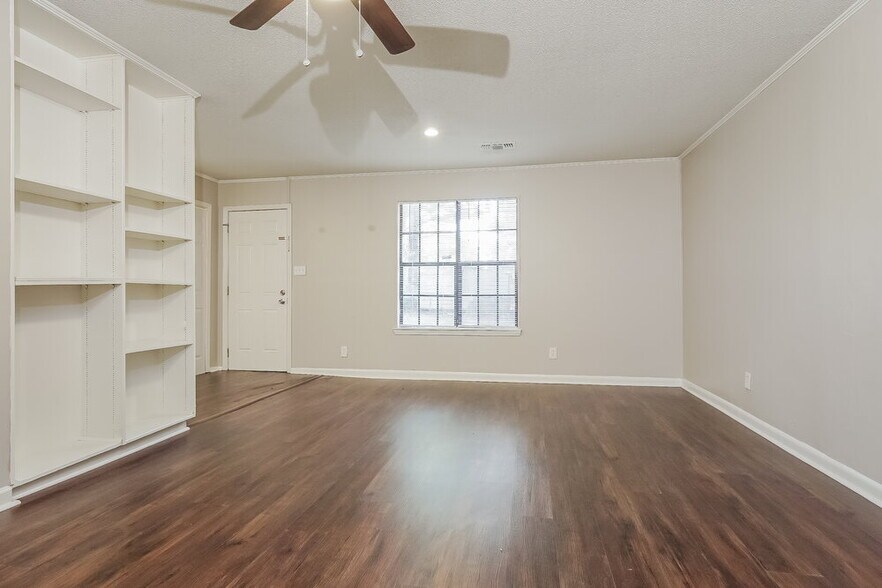 Building Photo - 40 Sunscape Dr
