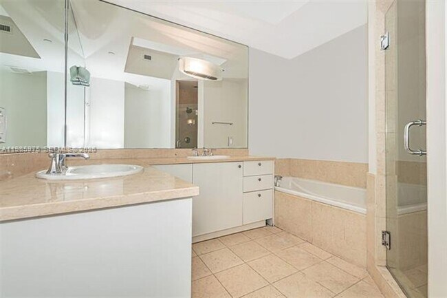 Building Photo - 20000 E Country Club Dr