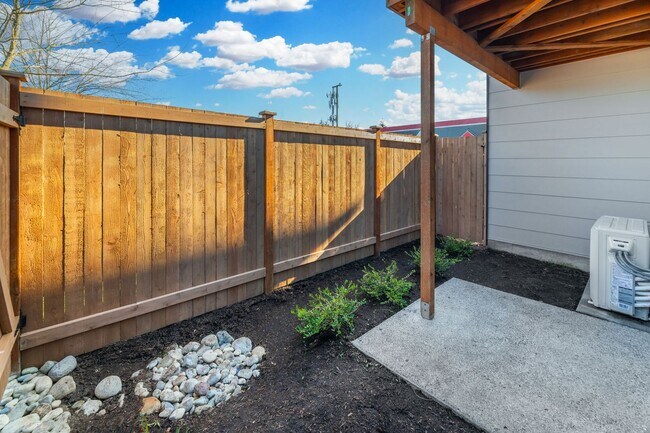 Building Photo - New Luxury Townhomes - Now Available!