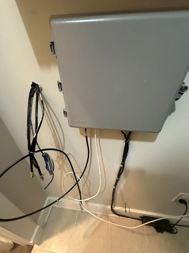 Building Photo - Modern 2 Bedroom, 2 Bathroom Penthouse with Parking in Historic LeDroit Park