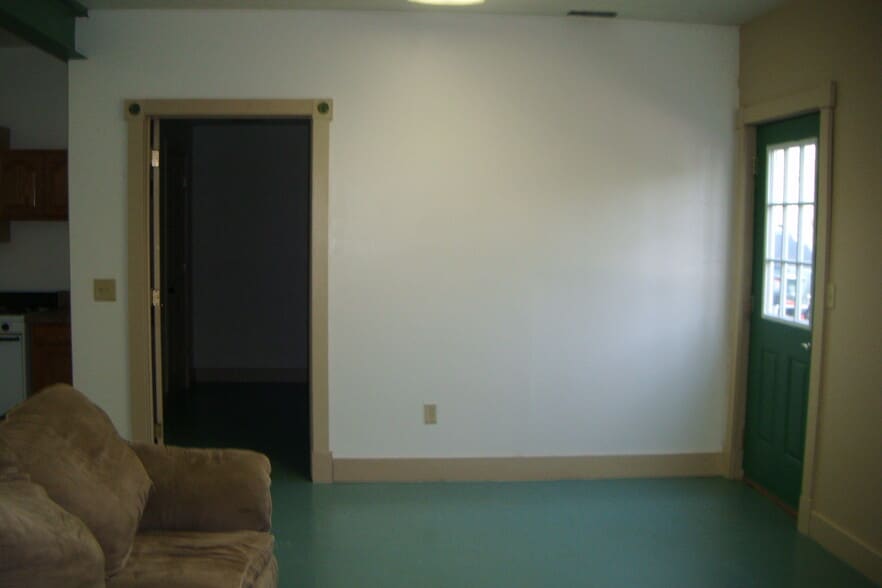 Building Photo - 11759 National Rd