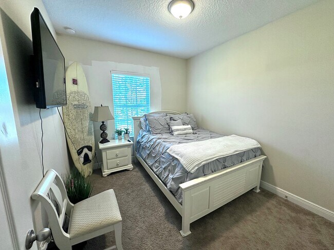 Upstairs bedroom 2 - 1220 Lobelia Dr