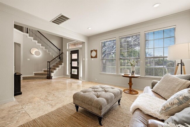 Building Photo - 2114 Hilton Head Dr