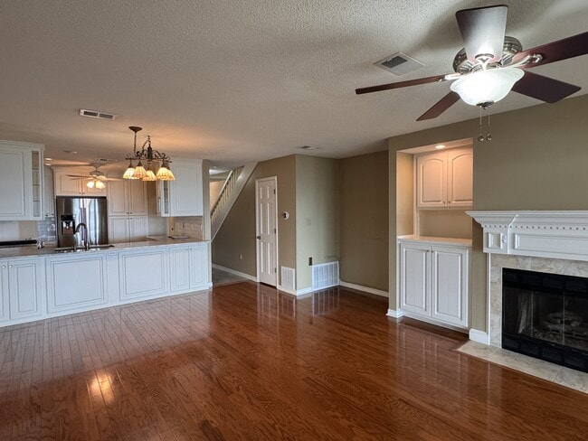 Building Photo - 806 Regatta Cir