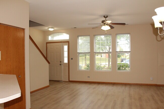 Building Photo - 273 Springbrook Trail S