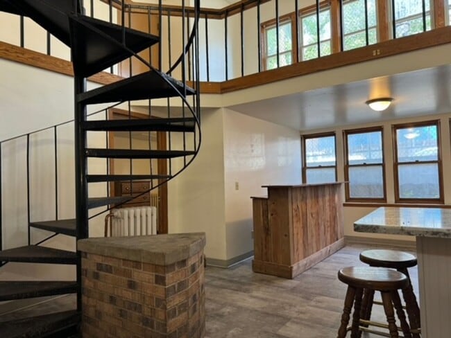 Building Photo - 408