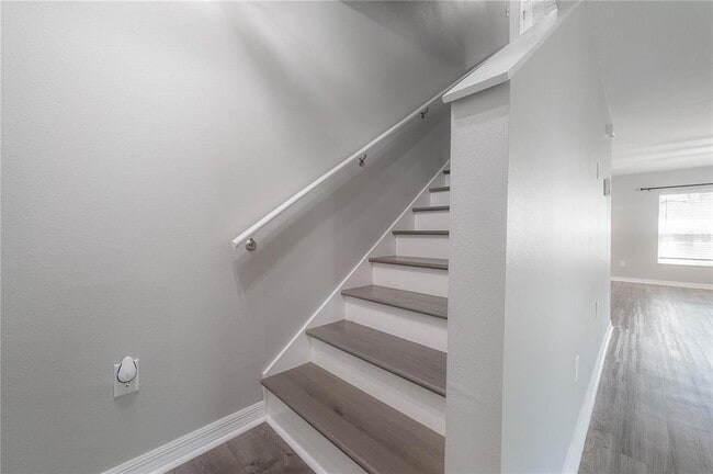 Building Photo - 595 Shady Grove Dr