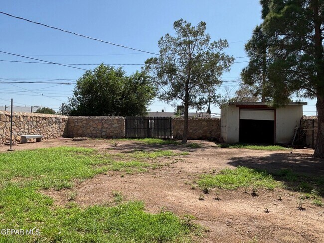Building Photo - 212 Red Robin Dr