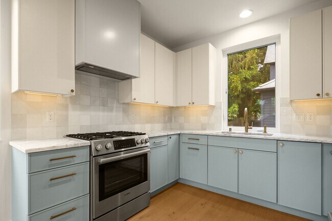 Building Photo - Gorgeous Urban Madrona 3-bedroom home