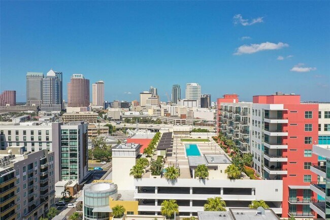 Building Photo - 1208 E Kennedy Blvd