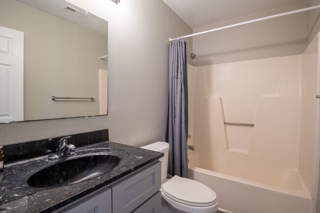 Building Photo - FURNISHED OFF-SEASON MONTHLY RENTAL-STARTING JANUARY 2026