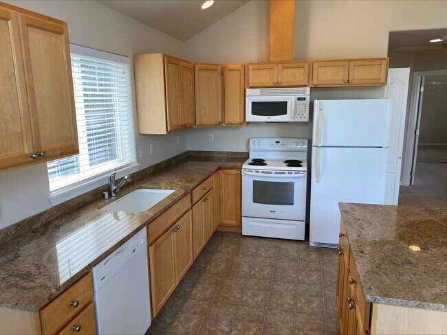 Building Photo - 148 Spruce Loop SW