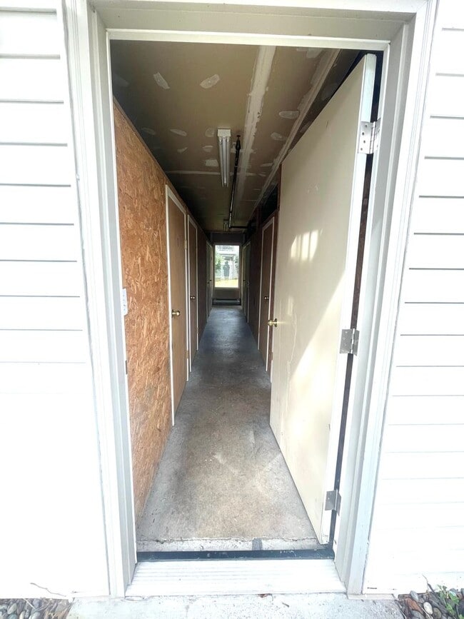 Building Photo - Bright 3-Bedroom Ground Floor Condo – Sundance at Klahanie, WA Updated & Move-In Ready with Clubh...