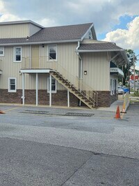 Building Photo - 2600 Carlisle Rd