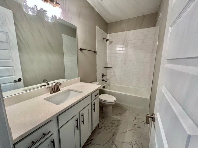 Building Photo - 953B Cahal Ave