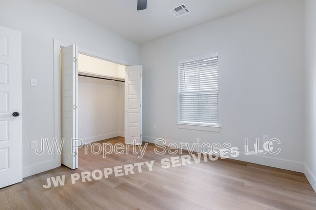Building Photo - 3016 Spain St