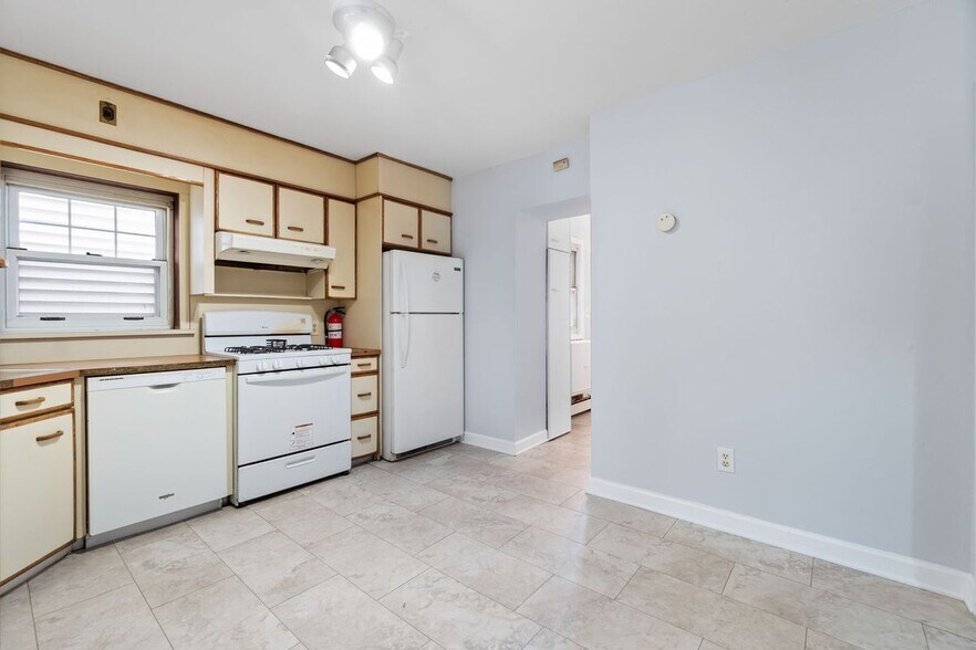 Building Photo - 120 Grant Ave