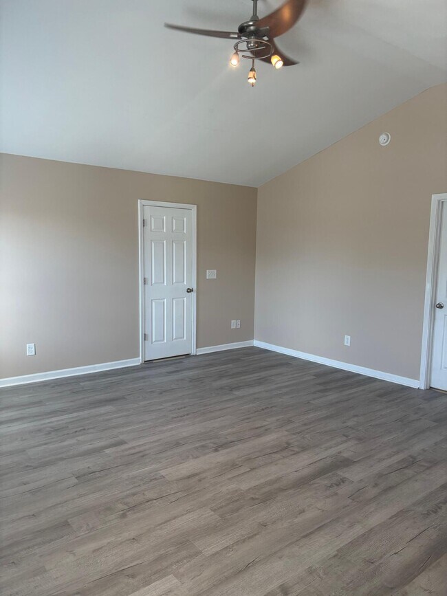 Building Photo - 1825 Polaris Dr