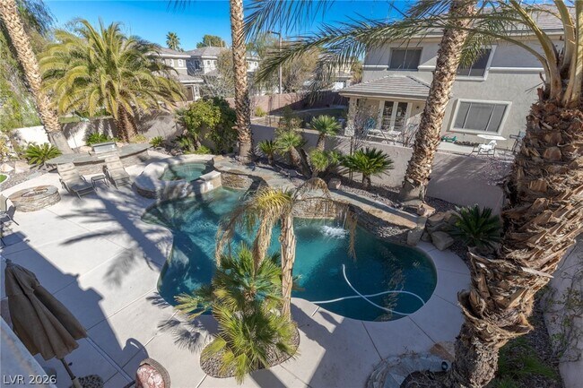 Building Photo - 724 Pinnacle Heights