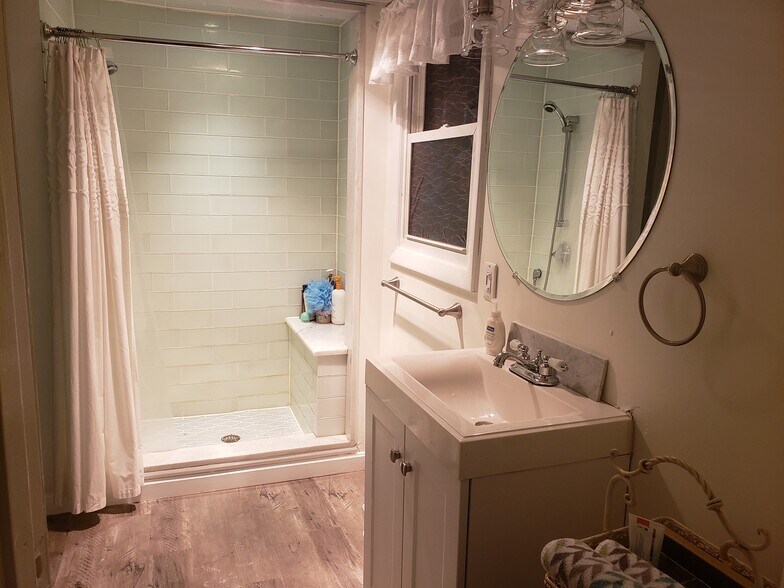 Bathroom - 25 Pinehurst Rd