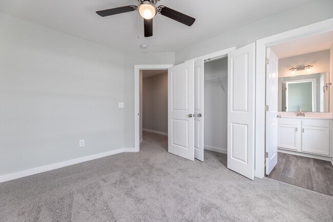 Building Photo - Move In Special! 3 Bedroom Townhome each w...