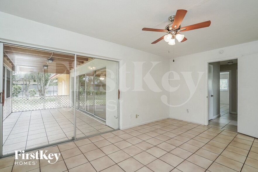 Building Photo - 4108 SE 10th Ct