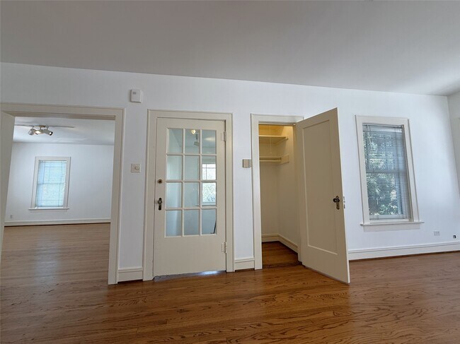 Building Photo - 2311 Wroxton Rd