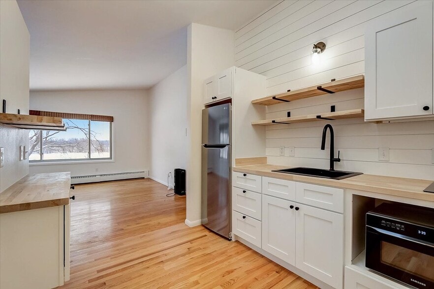 Building Photo - 1719 Carver St