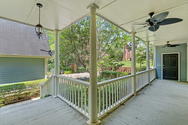 Building Photo - 710 Woodcreek Ct