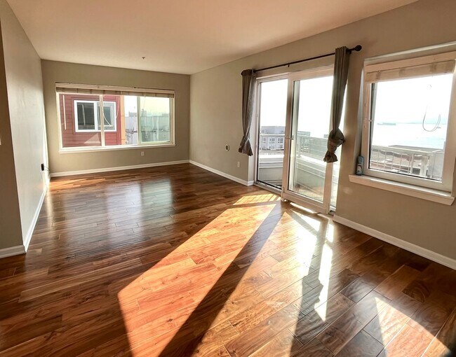 Building Photo - 2 bed/1bath Belltown full waterfront view ...