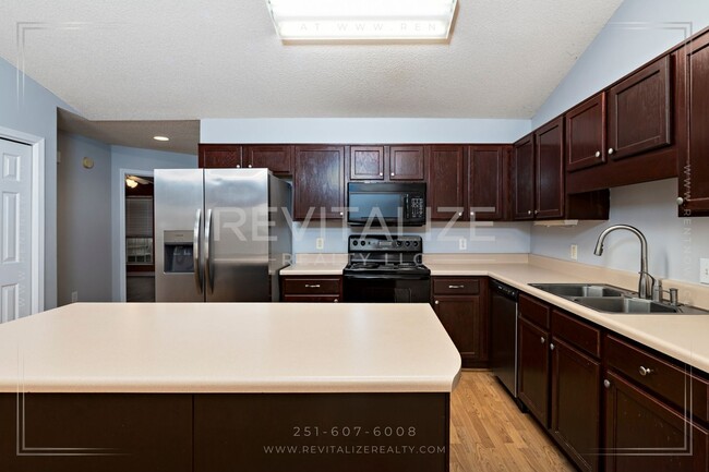 Building Photo - **Application Pending** Beautiful 3 Bed/2 ...