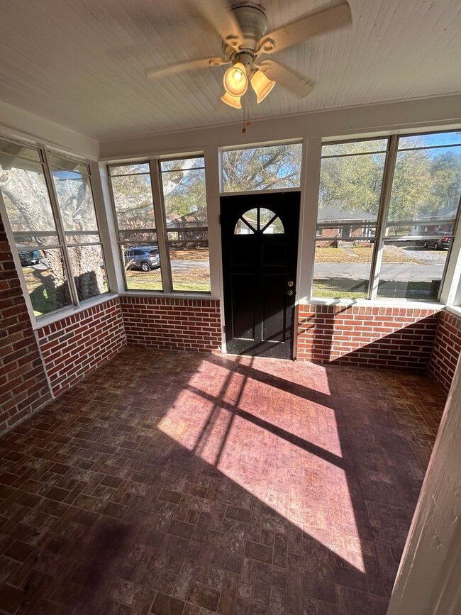 Building Photo - 3/1.5 Brick House in Celanese $1,295