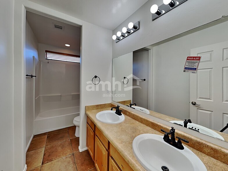 Building Photo - 46 W Camino Espiga