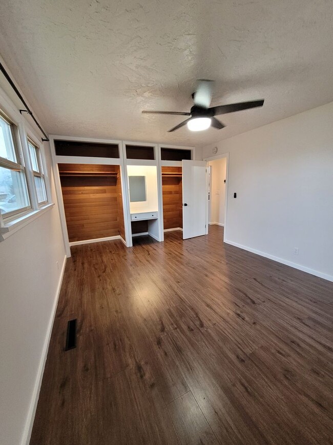 Building Photo - Fully Remodeled 2-Bedroom, 1.5-Bathroom Re...