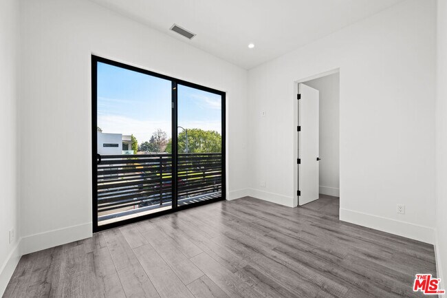 Building Photo - 1613 S Wooster St