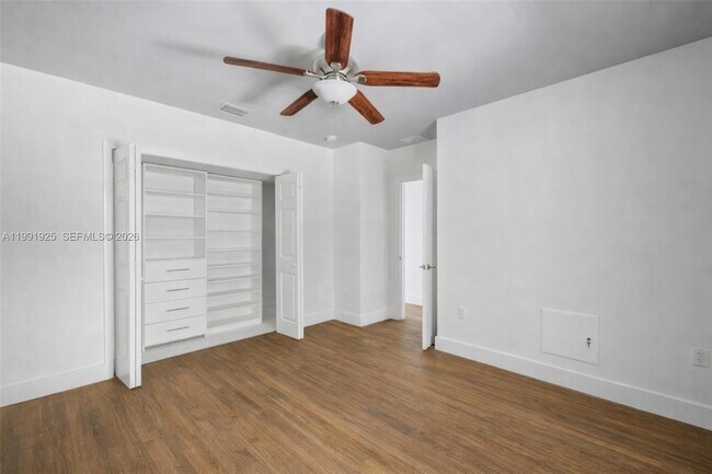 Building Photo - 438 Mendoza Ave