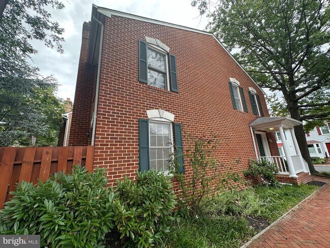 Building Photo - 2120 N Tazewell Ct