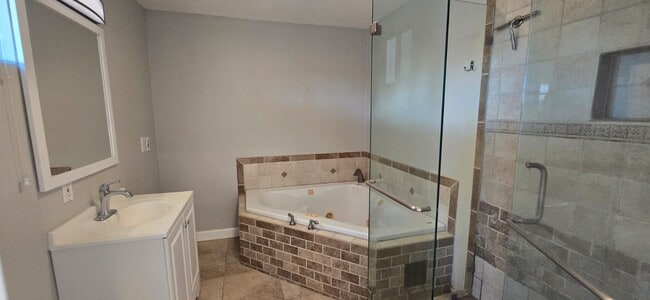 Building Photo - 437 Bluegrass St