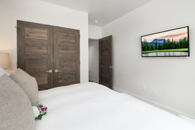 Building Photo - 6 Silver Peaks Dr