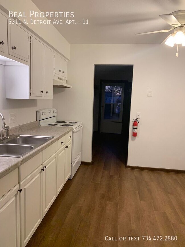 Building Photo - 5311 N Detroit Ave